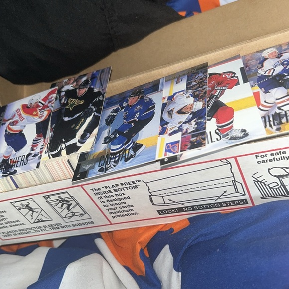 50 NHL Trading Card Lot - Picture 3 of 4